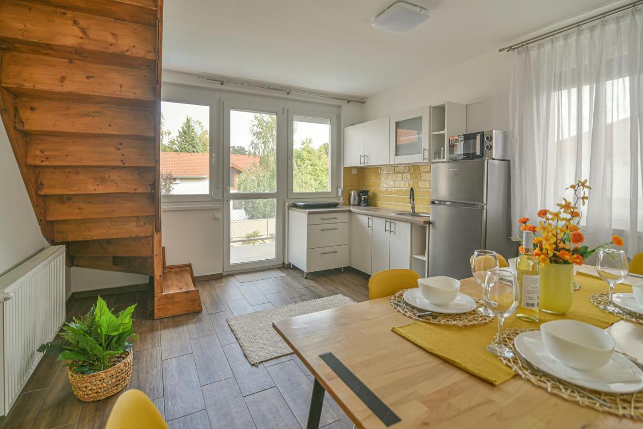 Happy Apartments Балатонлелле Екстер'єр фото