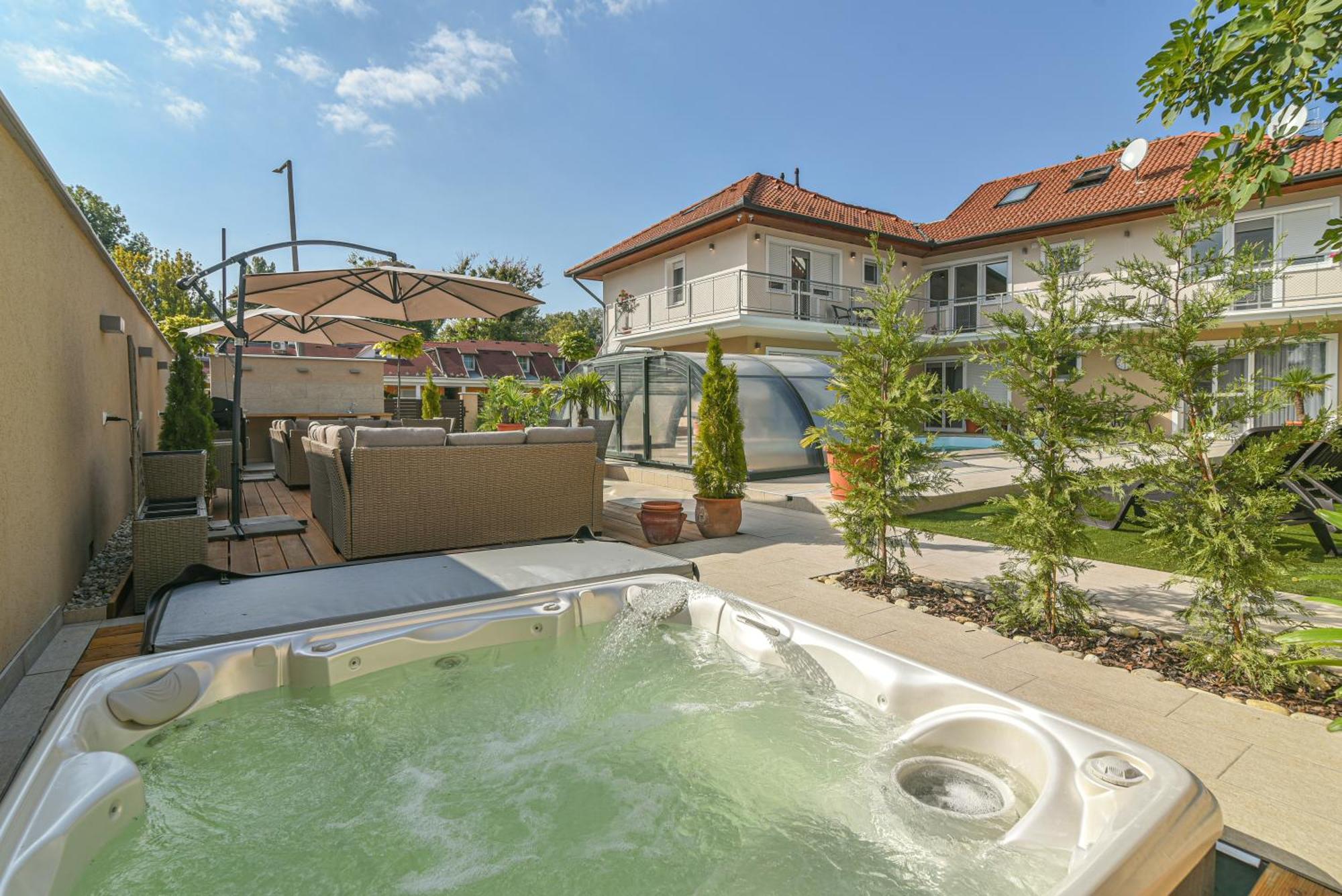 Happy Apartments Балатонлелле Екстер'єр фото
